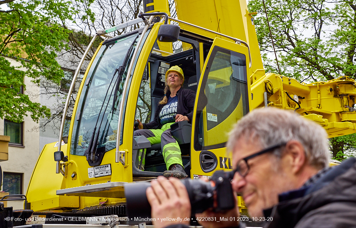 01.05.2023 - Maibaumaufstellung in Berg am Laim